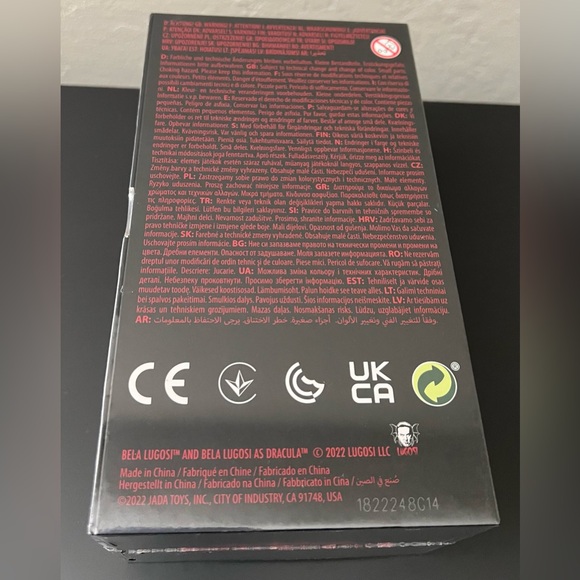 Bela Lugosi Dracula 6" Moveable Figure with Accessories - Picture 4 of 6